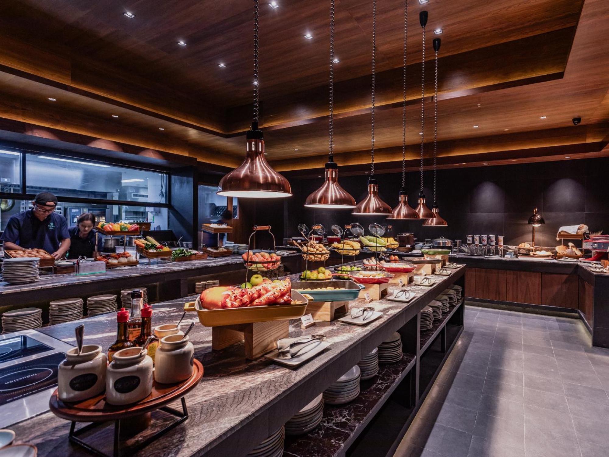 Nysa Hotel Bangkok Sukhumvit 11 Екстер'єр фото The buffet at the restaurant