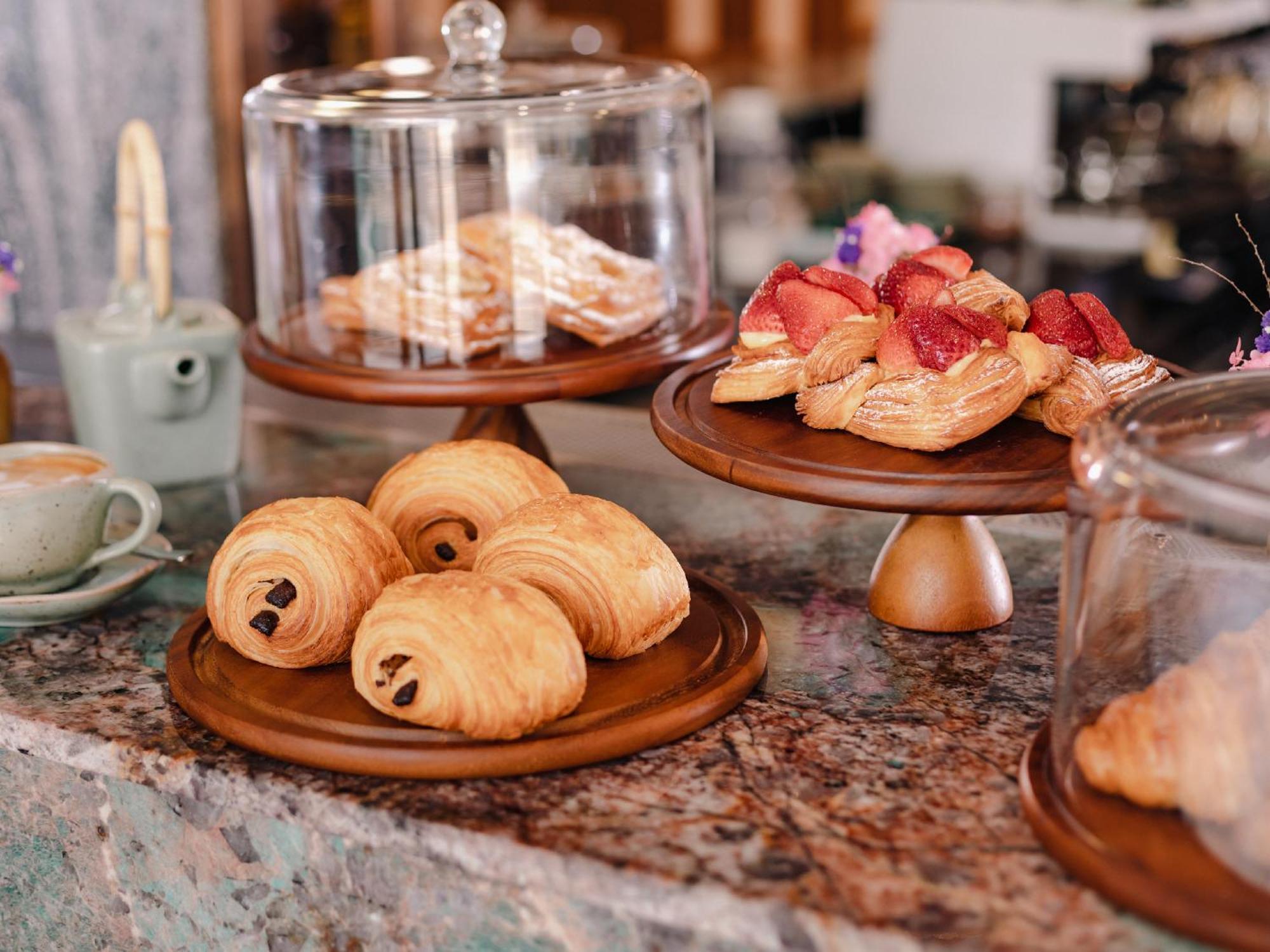 Nysa Hotel Bangkok Sukhumvit 11 Екстер'єр фото Pastries at a café