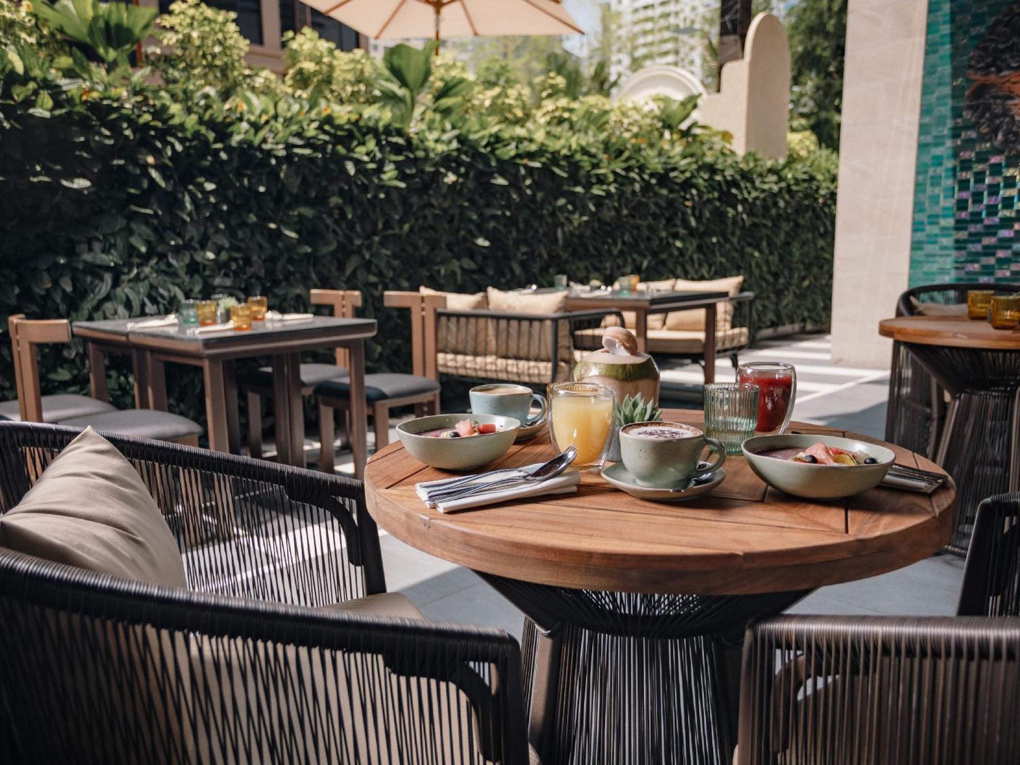 Nysa Hotel Bangkok Sukhumvit 11 Екстер'єр фото The Terrace at The Standard East Village