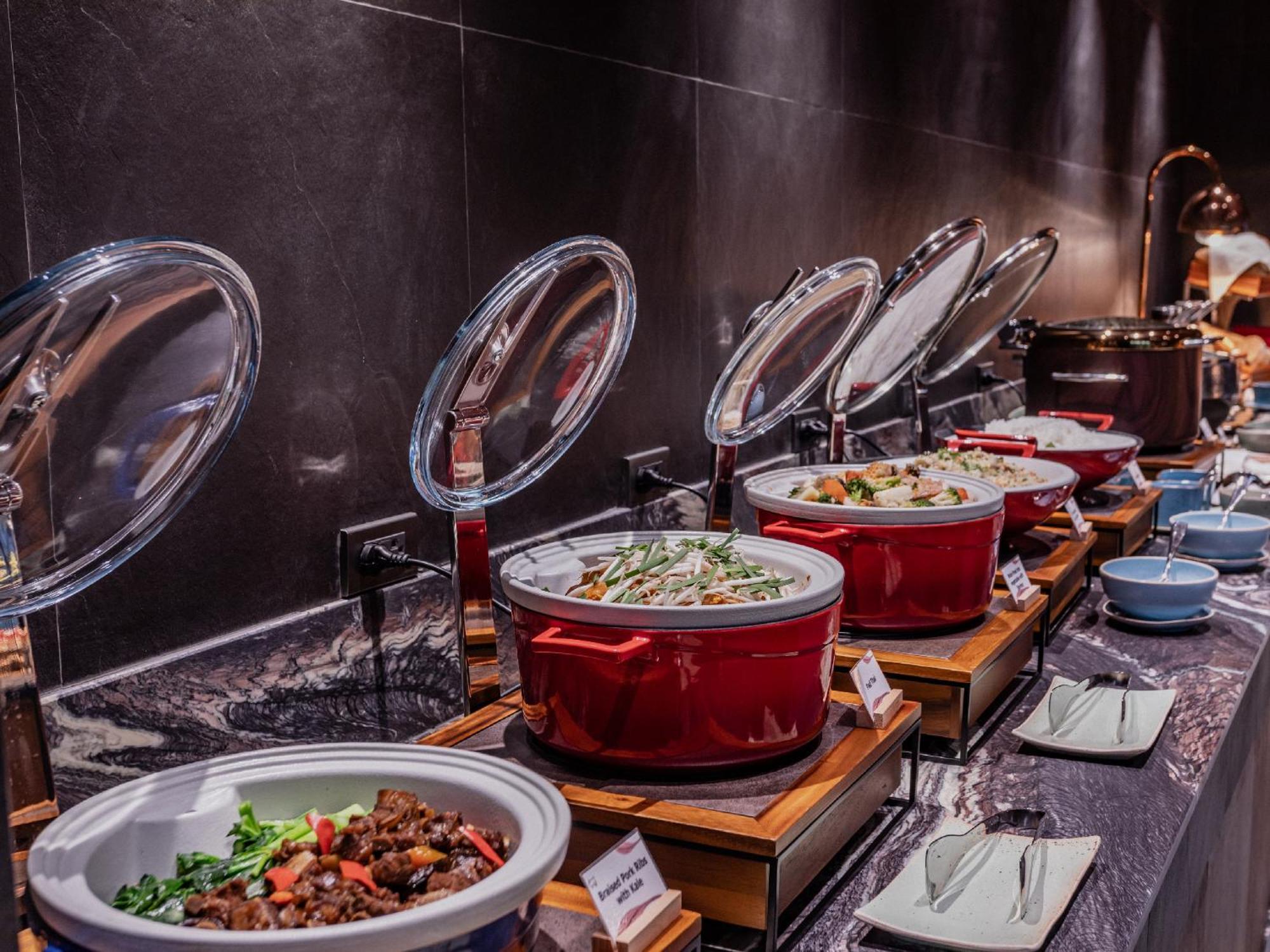 Nysa Hotel Bangkok Sukhumvit 11 Екстер'єр фото A buffet at a hotel