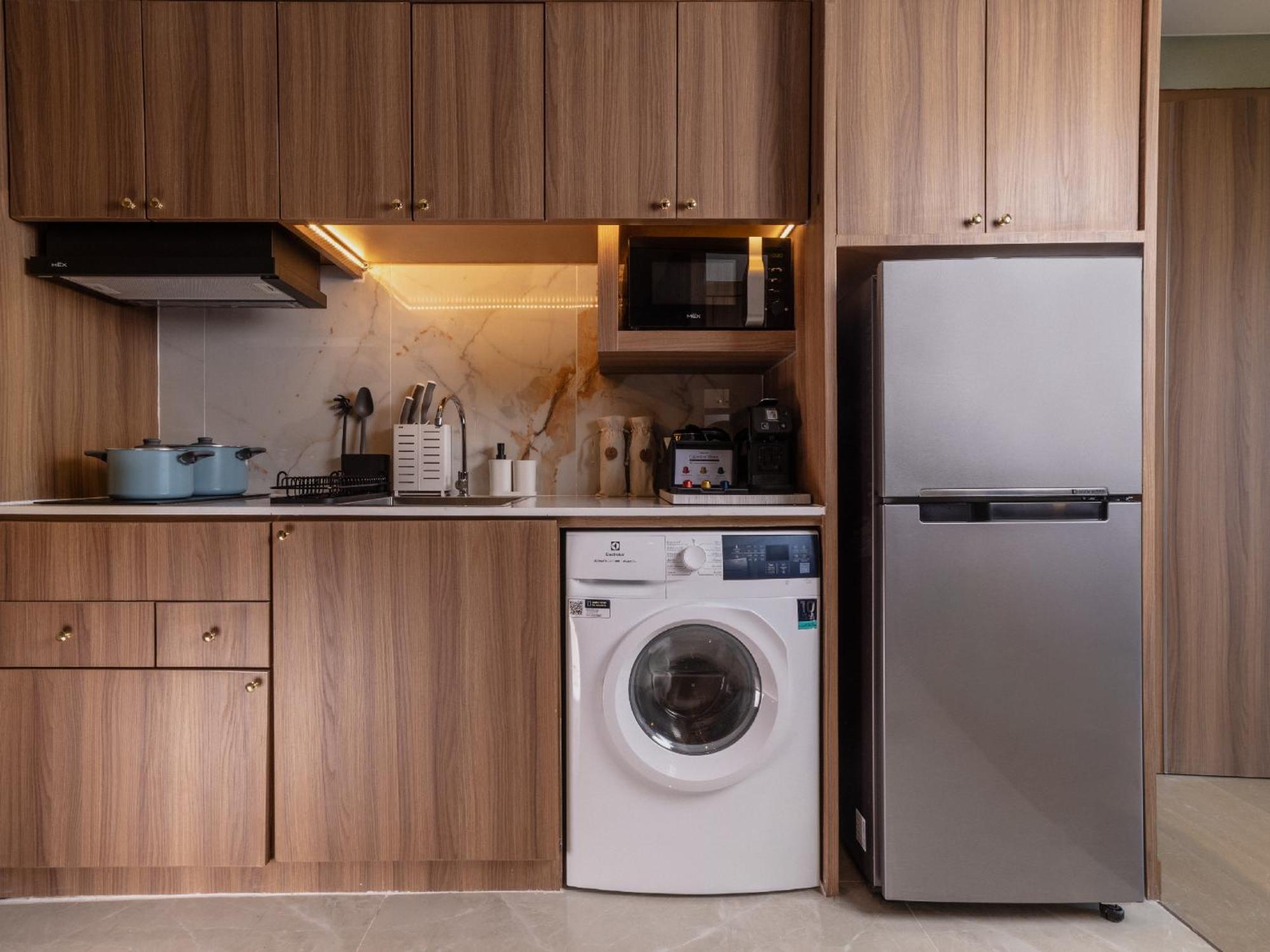 Nysa Hotel Bangkok Sukhumvit 11 Екстер'єр фото A typical kitchen in a serviced apartment