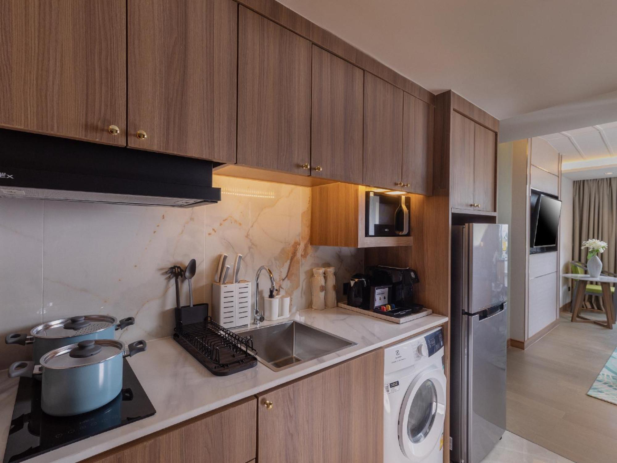 Nysa Hotel Bangkok Sukhumvit 11 Екстер'єр фото A kitchen in a serviced apartment