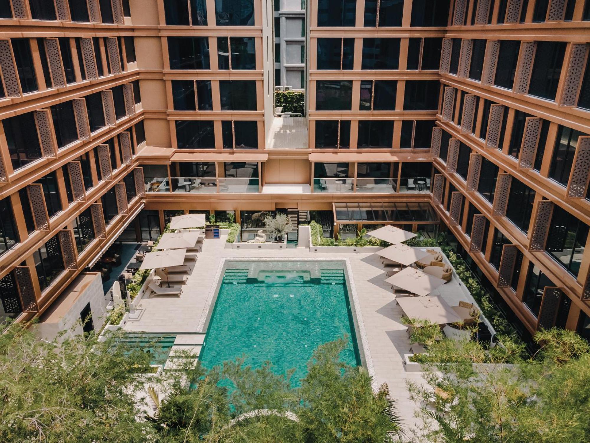 Nysa Hotel Bangkok Sukhumvit 11 Екстер'єр фото The hotel's courtyard