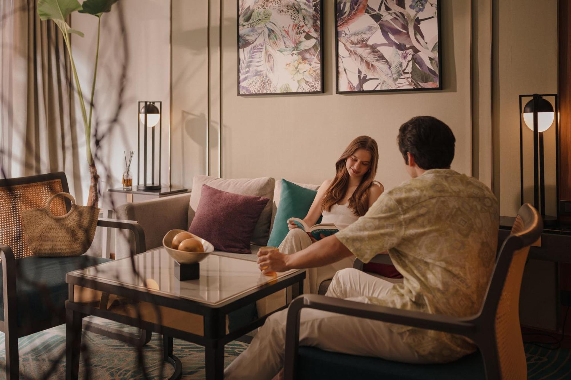 Nysa Hotel Bangkok Sukhumvit 11 Екстер'єр фото A couple at the hotel