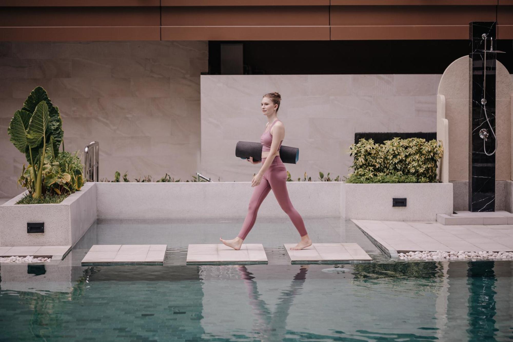 Nysa Hotel Bangkok Sukhumvit 11 Екстер'єр фото A woman walking on a stepping stone
