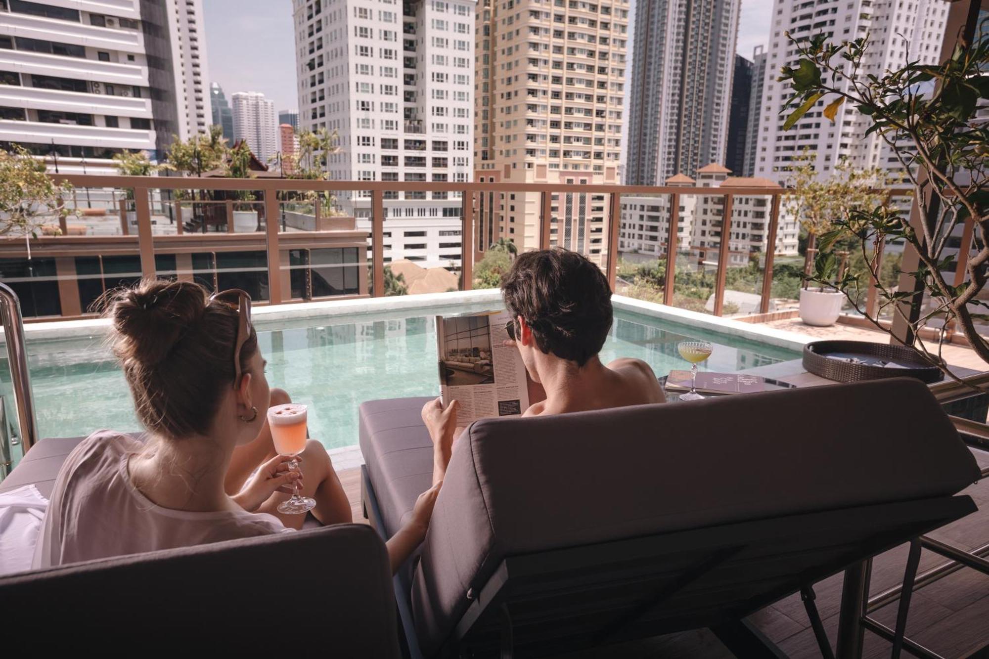 Nysa Hotel Bangkok Sukhumvit 11 Екстер'єр фото The rooftop pool at the hotel