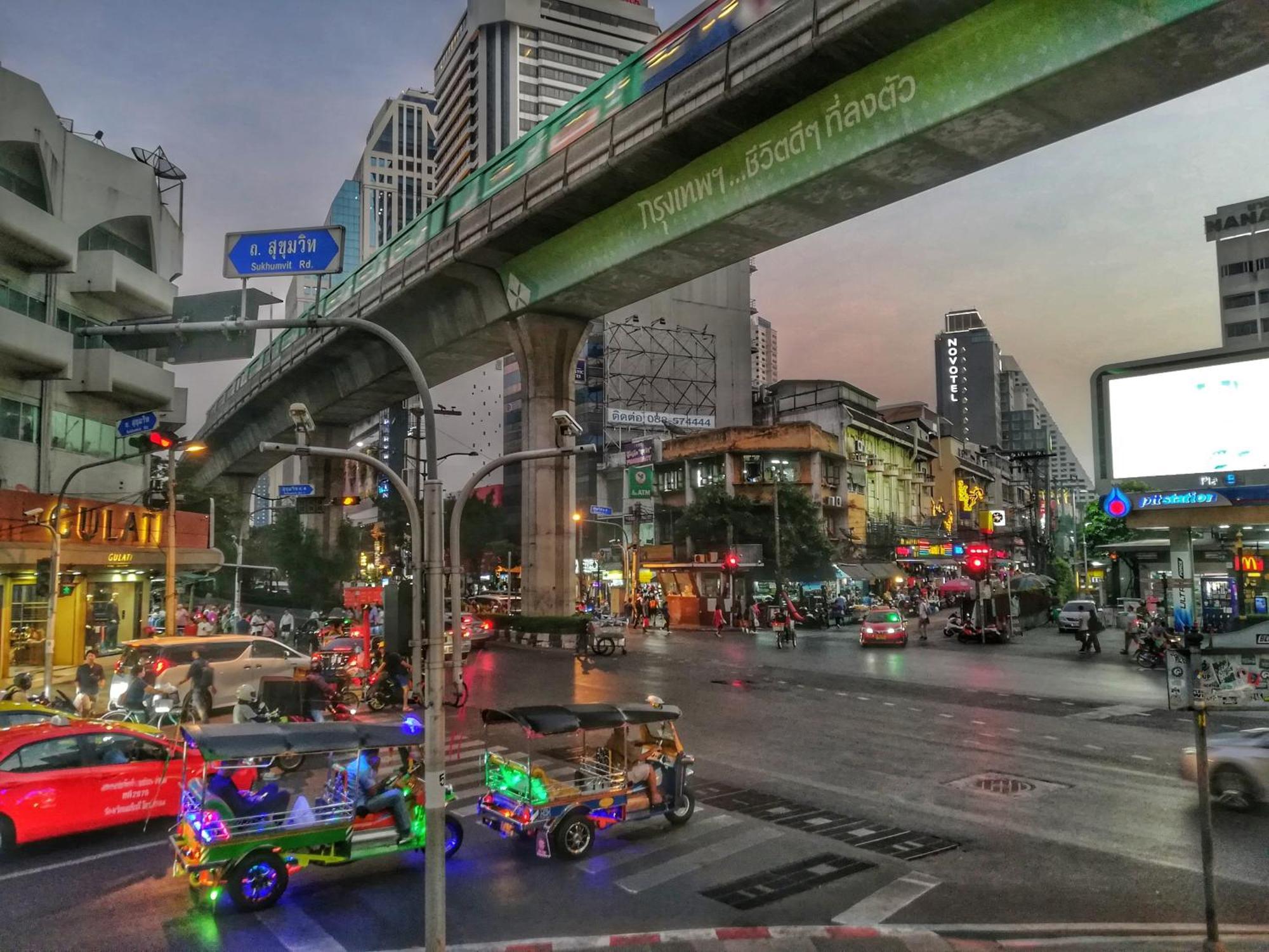Nysa Hotel Bangkok Sukhumvit 11 Екстер'єр фото The station in 2019